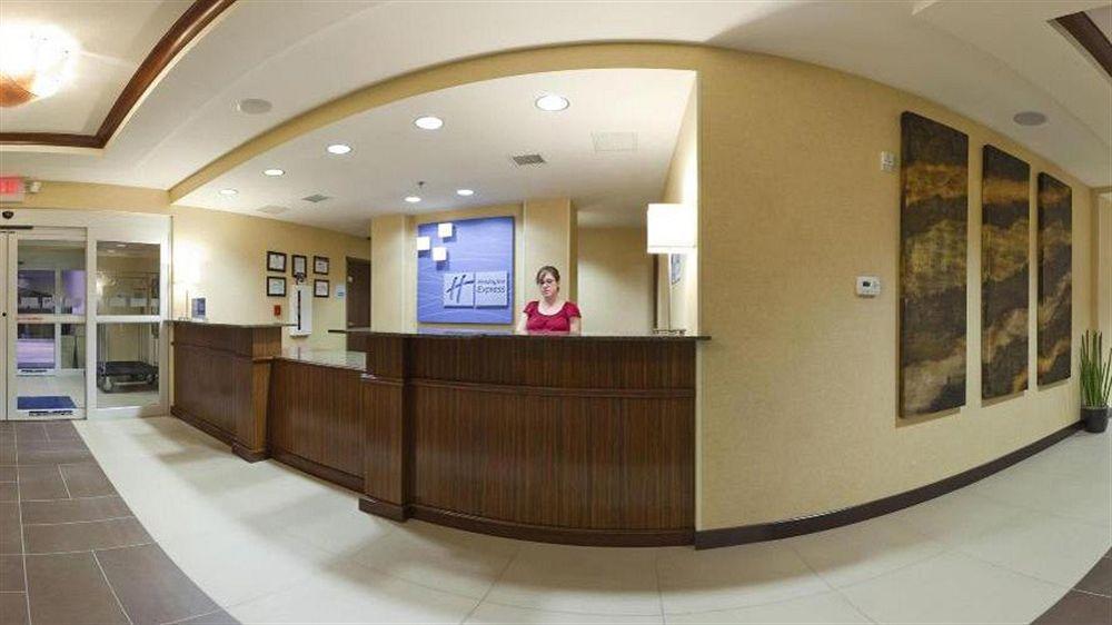 Holiday Inn Express Hotel & Suites Lamar By Ihg Exterior photo