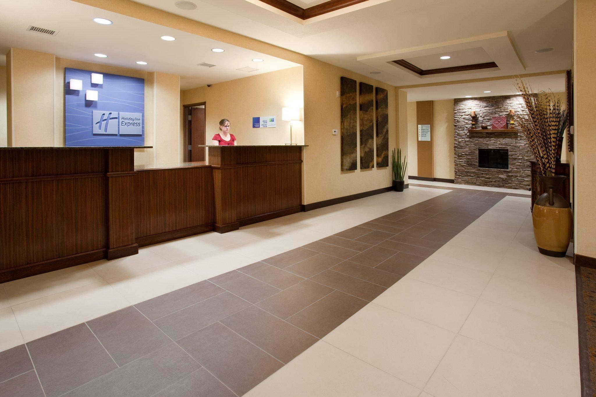 Holiday Inn Express Hotel & Suites Lamar By Ihg Exterior photo