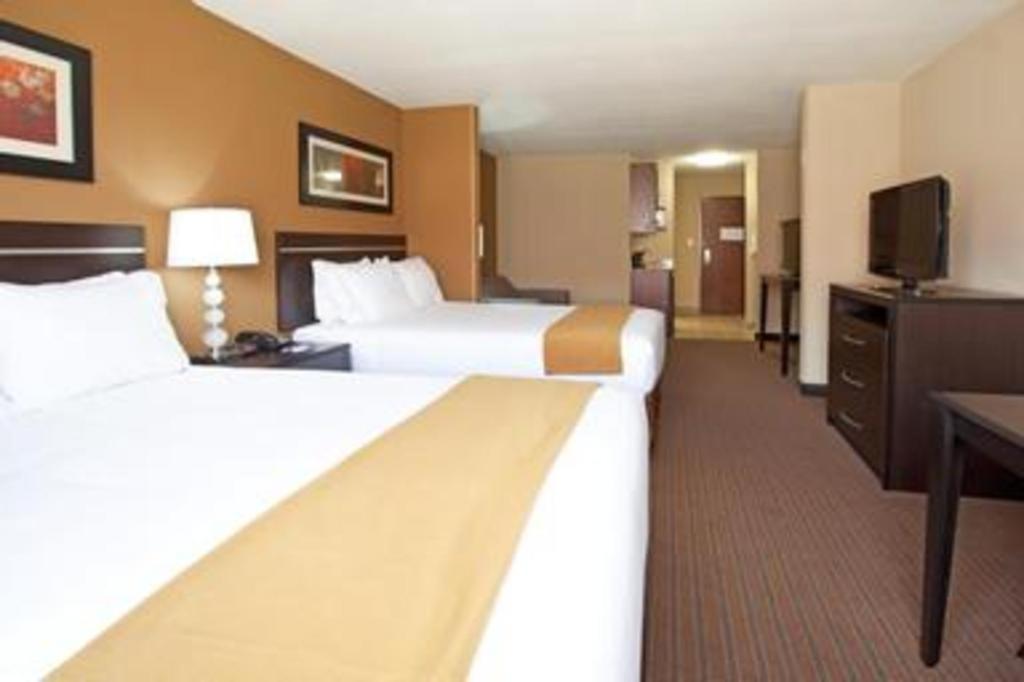 Holiday Inn Express Hotel & Suites Lamar By Ihg Exterior photo