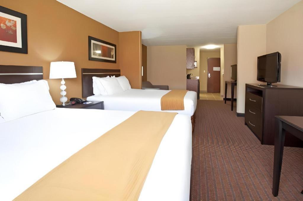 Holiday Inn Express Hotel & Suites Lamar By Ihg Exterior photo