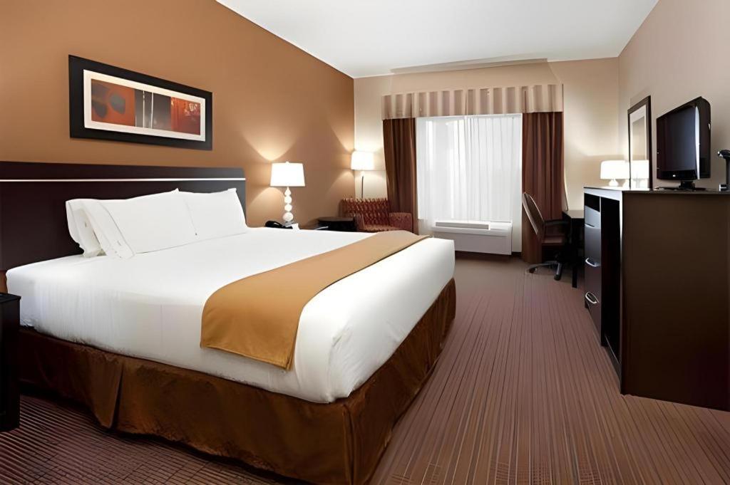 Holiday Inn Express Hotel & Suites Lamar By Ihg Exterior photo