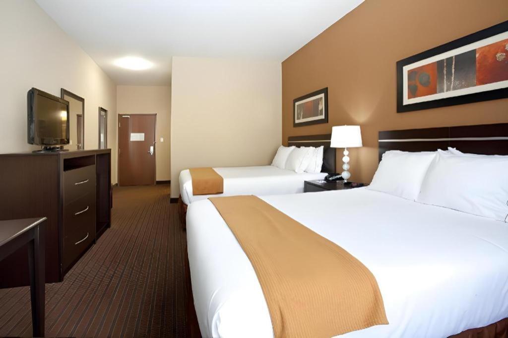 Holiday Inn Express Hotel & Suites Lamar By Ihg Exterior photo