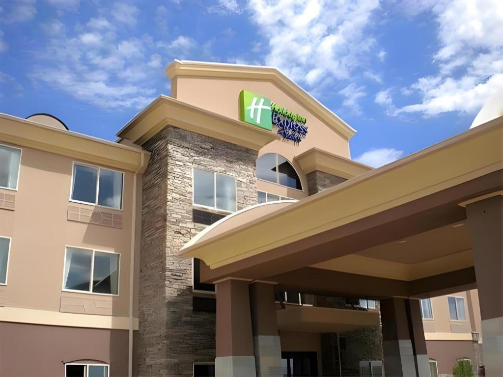 Holiday Inn Express Hotel & Suites Lamar By Ihg Exterior photo