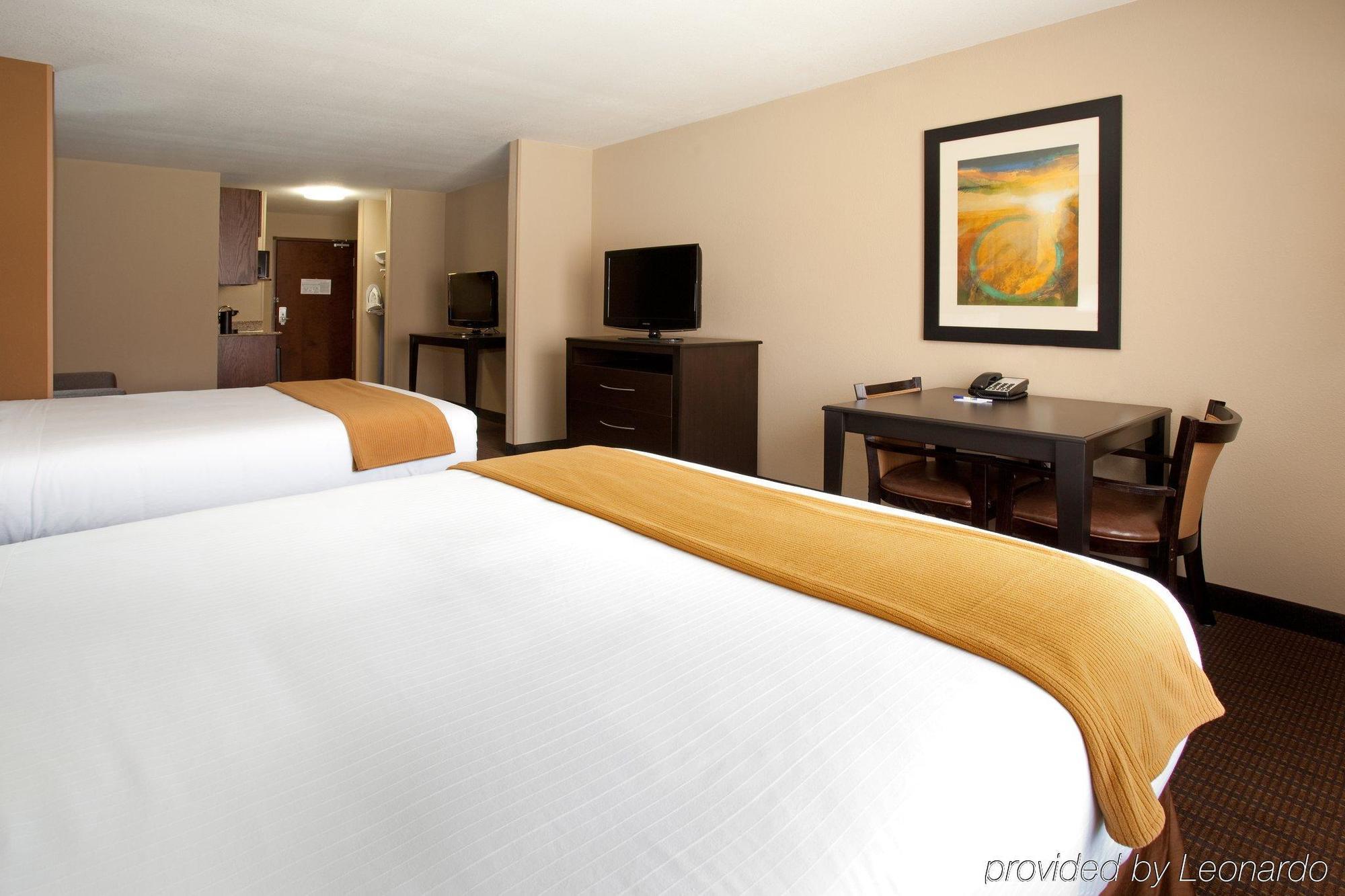 Holiday Inn Express Hotel & Suites Lamar Room photo