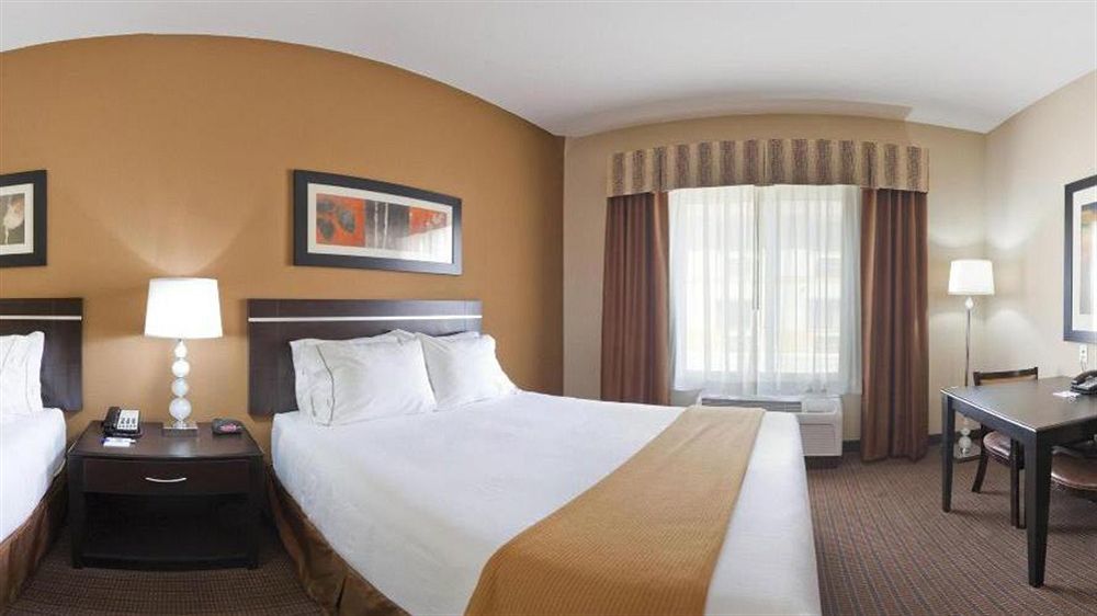Holiday Inn Express Hotel & Suites Lamar By Ihg Exterior photo