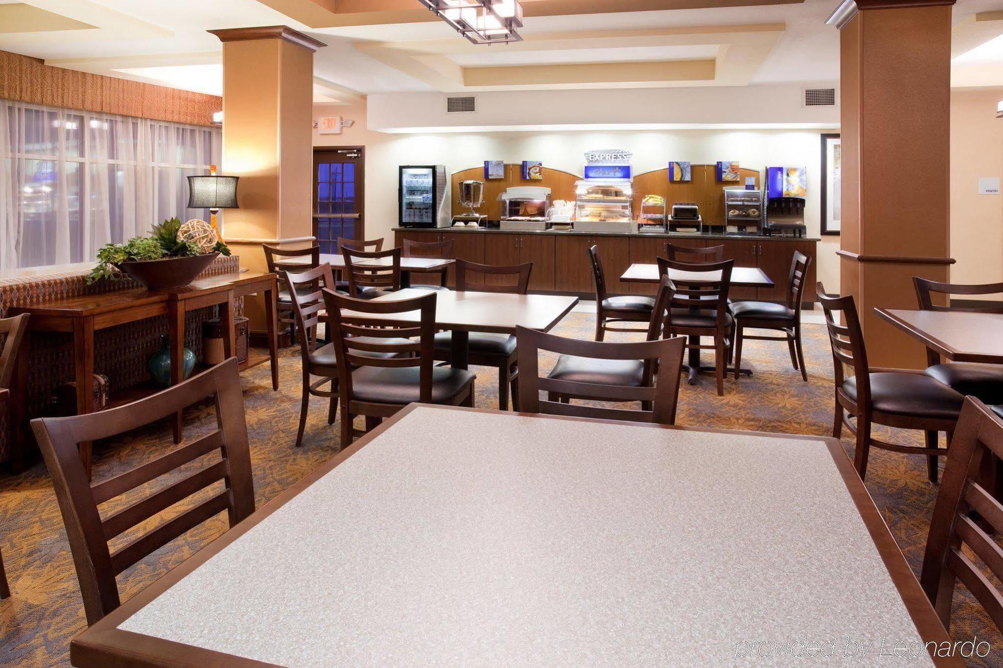 Holiday Inn Express Hotel & Suites Lamar By Ihg Restaurant photo